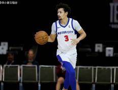 掘金二(èr)隊(duì)得到活塞二(èr)隊(duì)得分(fēn)手所(suǒ)属权，他在湖(hú)人(rén)马刺二(èr)隊(duì)都表现不错