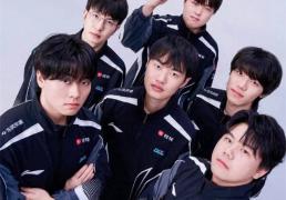 【一竞技1JingJi】LOL：LPL国産(chǎn)最强教練(liàn)回歸(guī) Uzi疑似(shì)进行(xíng)複(fù)出训練(liàn)！