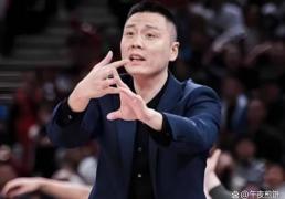 寒心！原以为来当大腿，但是首败后被教练点名成背锅俠(xiá)，回辽篮吧