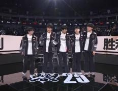 LPL上演绝望一(yī)幕！解说現(xiàn)場(chǎng)痛哭，二路哀声一(yī)片，真正(zhèng)的末日来了