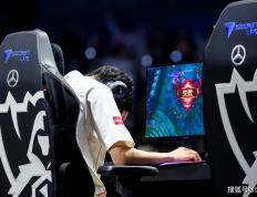 管泽元(yuán)和米勒台(tái)下崩溃大哭！Doinb看不起TES，决赛还是LCK内战