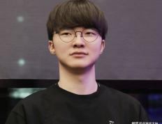 LOL比赛暂停長(zhǎng)達(dá)3小时，选手打(dǎ)开直播看比赛，被官方禁赛处罚