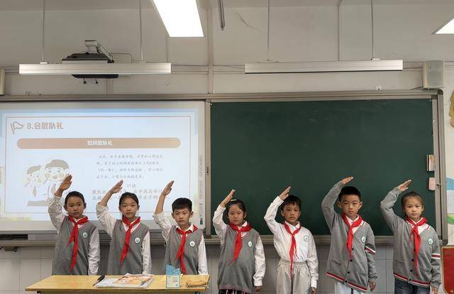 管城回族区二里岗小学开展主题隊(duì)前教育活动