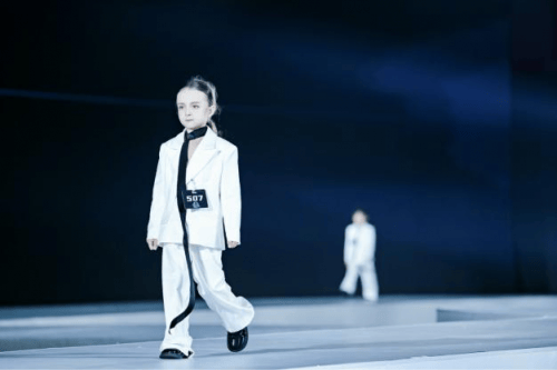 这！就(jiù)是超模全球总决赛 全球人气季军—嘉思敏！