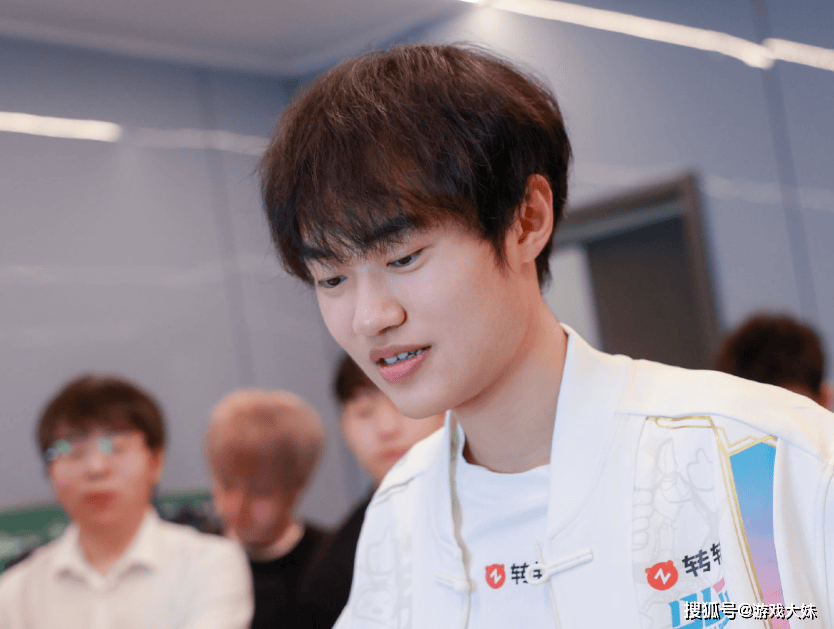 LOL电竞剧招聘演員(yuán)，需要(yào)左手拿鼠標(biāo)的人，疑似將(jiāng)饰演knight