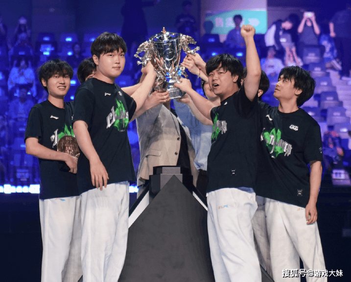 LOL电竞剧招聘演員(yuán)，需要(yào)左手拿鼠標(biāo)的人，疑似將(jiāng)饰演knight