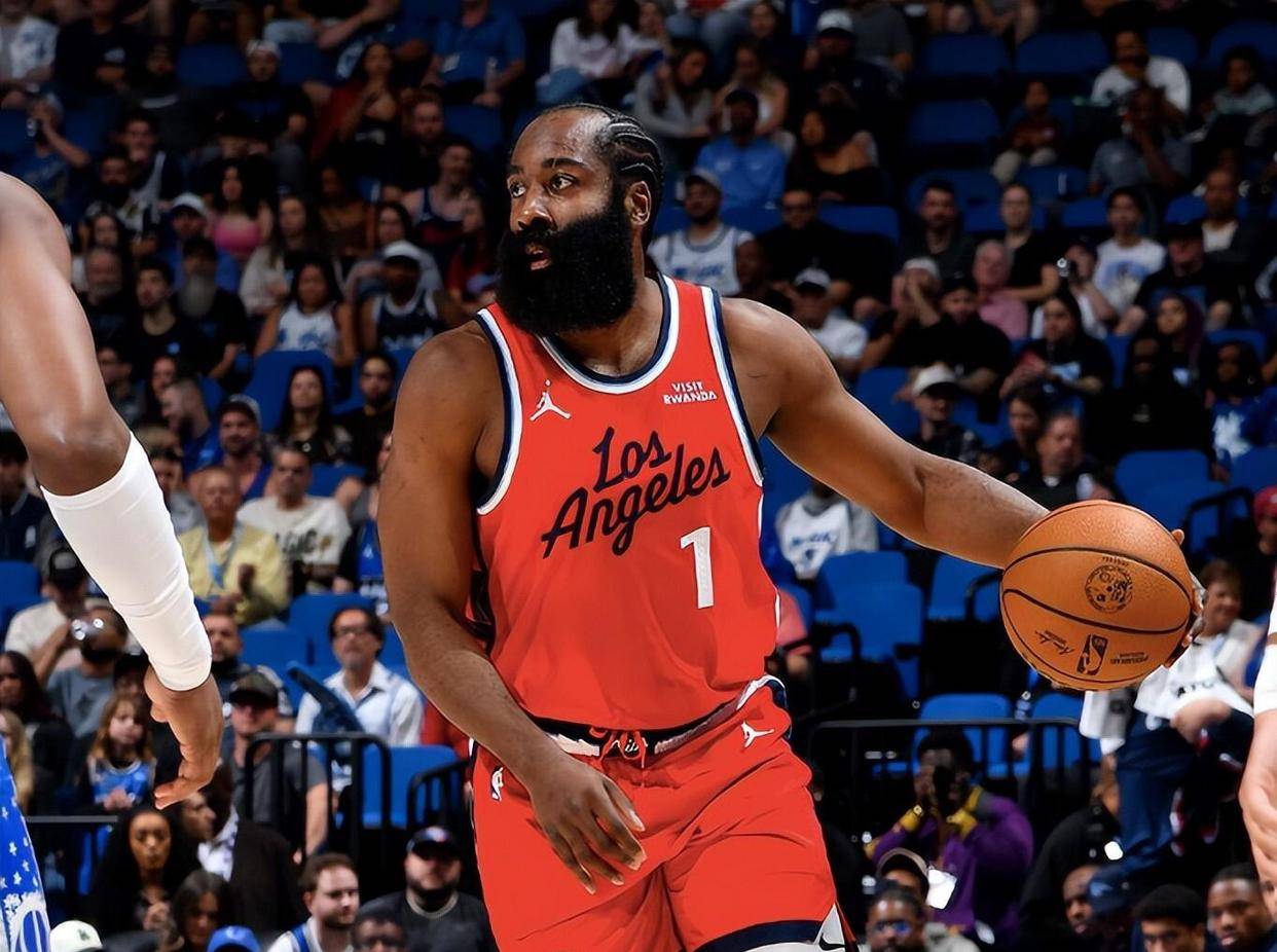 泰伦卢又整活了，五老陣(zhèn)容(róng)被魔术打败，哈登(dēng)独砍24分也带不動(dòng)快船