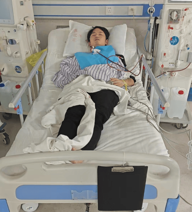 LOL大主(zhǔ)播宣布退圈，查出尿毒(dú)症住院令人心痛，网友送上祝福(fú)！