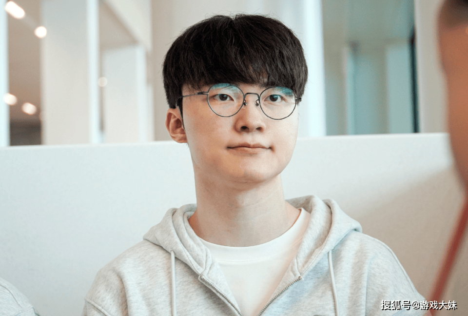 LOL官方再次(cì)发文强調(diào)，faker就是传奇选手，地位无人(rén)能撼动