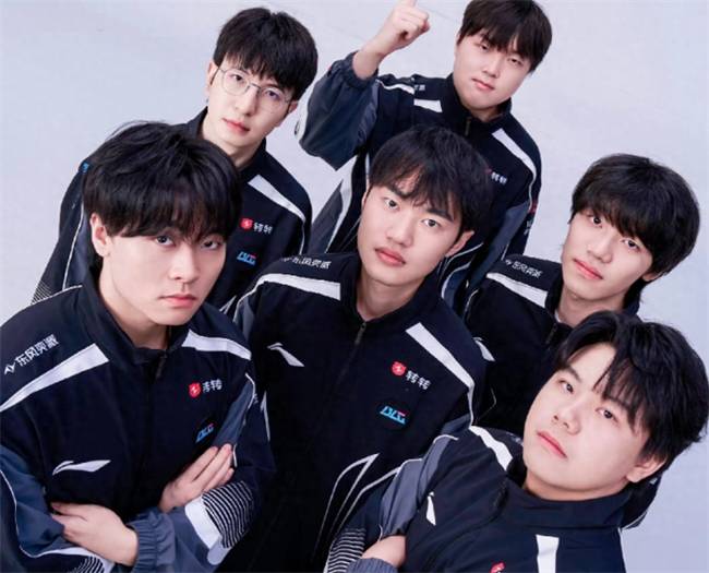 【一竞技1JingJi】LOL：LPL国産(chǎn)最强教練(liàn)回歸(guī) Uzi疑似(shì)进行(xíng)複(fù)出训練(liàn)！