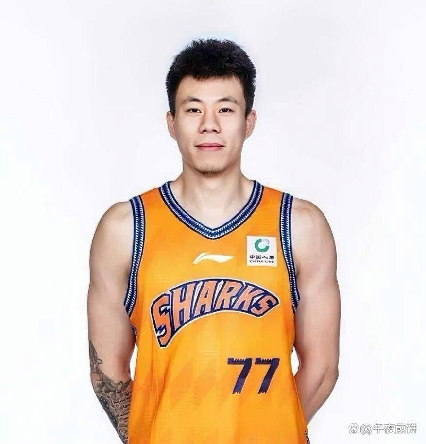 寒心！原以为来当大腿，但是首败后被教练点名成背锅俠(xiá)，回辽篮吧