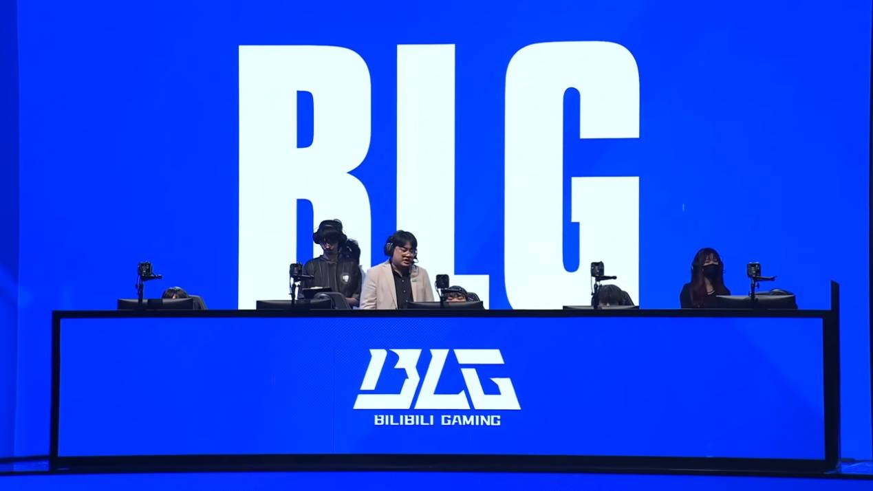 LPL上演绝望一(yī)幕！解说現(xiàn)場(chǎng)痛哭，二路哀声一(yī)片，真正(zhèng)的末日来了