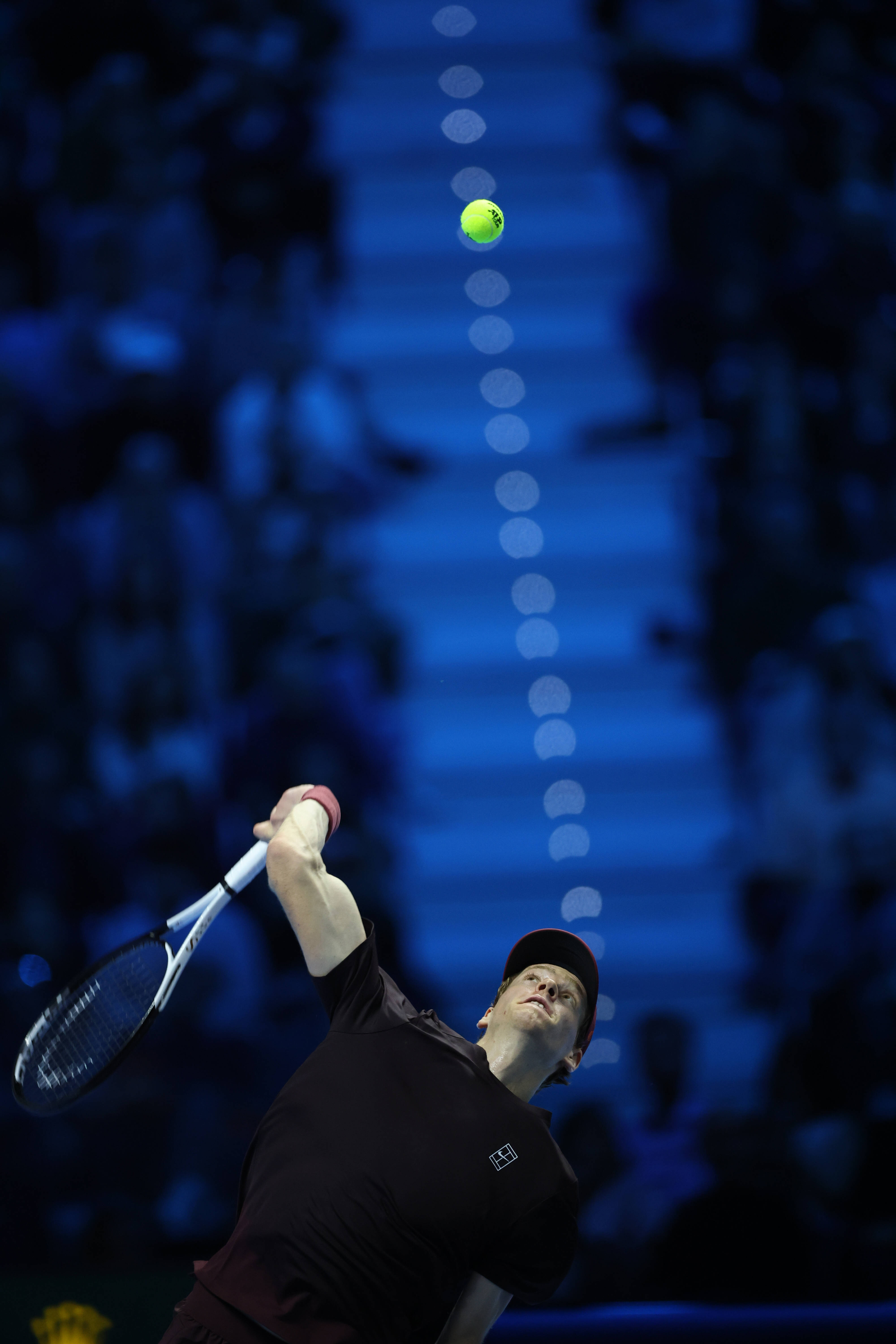 （体育）网球——ATP年终总决賽(sài)半决賽(sài)：辛(xīn)纳胜德米(mǐ)纳尔