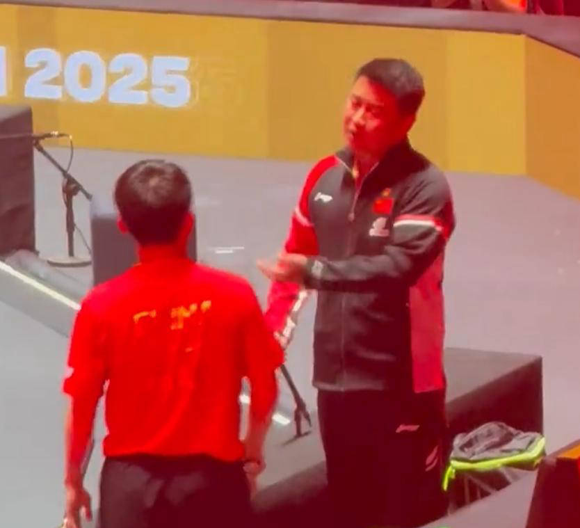 王(wáng)皓复盘林诗棟(dòng)比(bǐ)赛，指出心态技术待提升