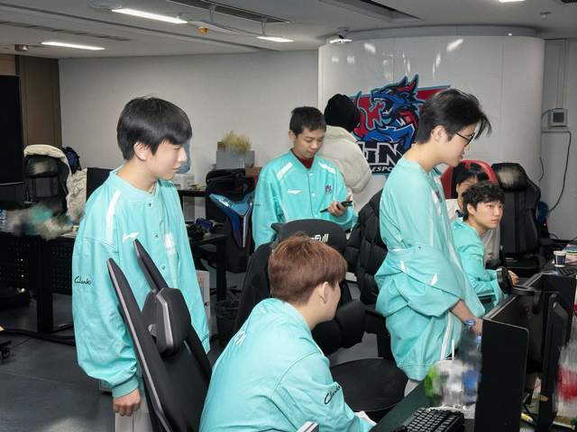 德杯八强名单出炉！银河(hé)战舰竟被淘(táo)汰(tài)，LPL新赛季格局大變(biàn)天？