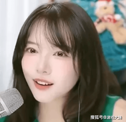 Bin双眼皮引起热议，骆歆見(jiàn)到(dào)本(běn)人后评价，多了(le)一股魅劲