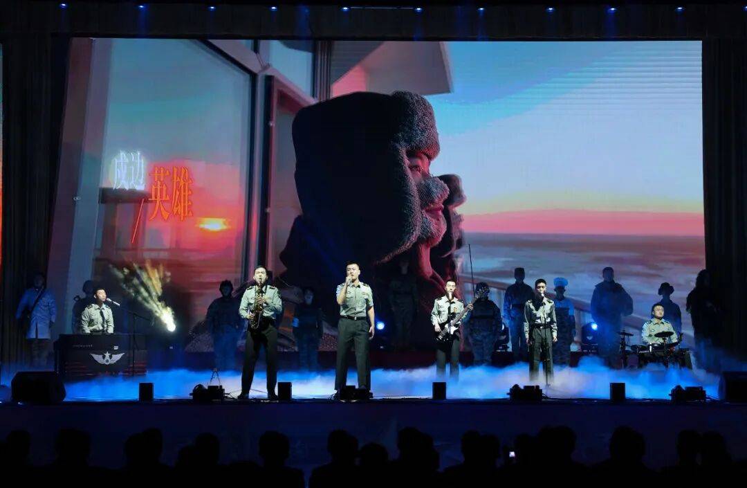 高(gāo)光(guāng)时刻！“东极卫士(shì)”登台领奖……